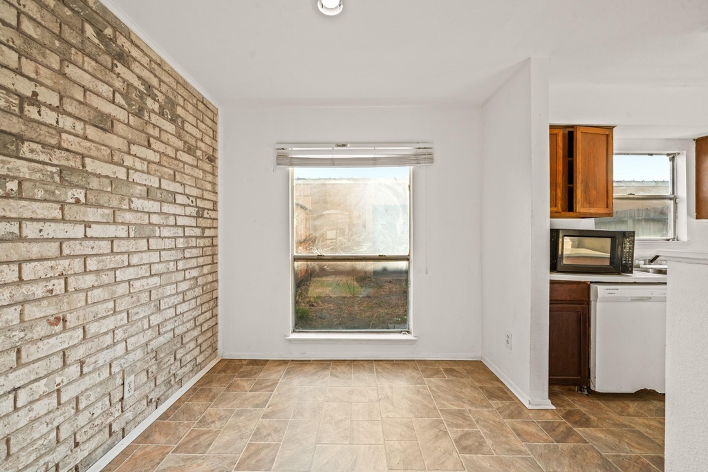 6463 Cambridge Glen Lane - Photo 7