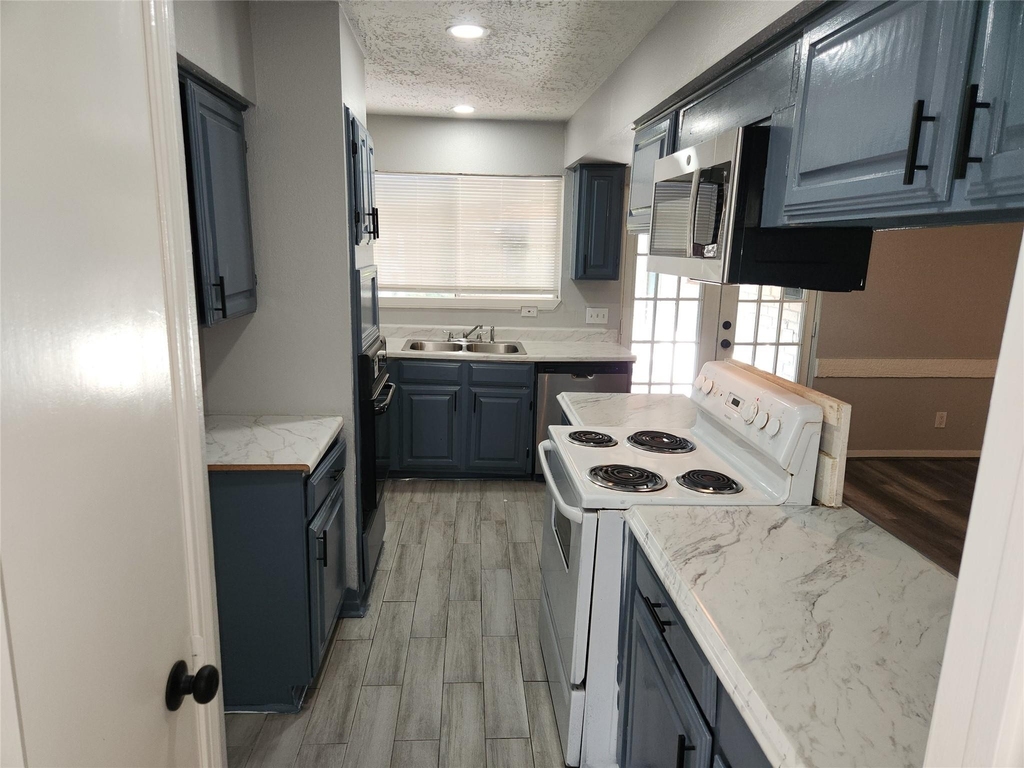 22127 Elsinore Drive - Photo 6