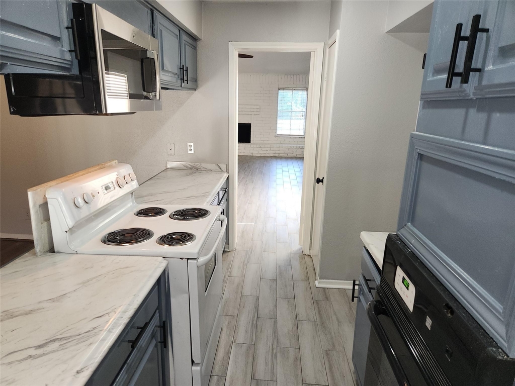 22127 Elsinore Drive - Photo 7