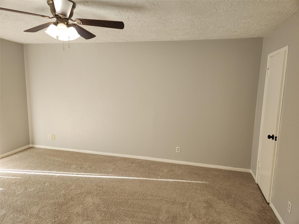 22127 Elsinore Drive - Photo 12
