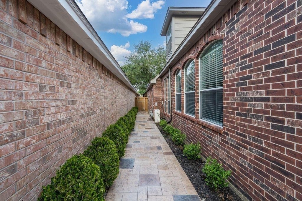 1211 Campton Court - Photo 33