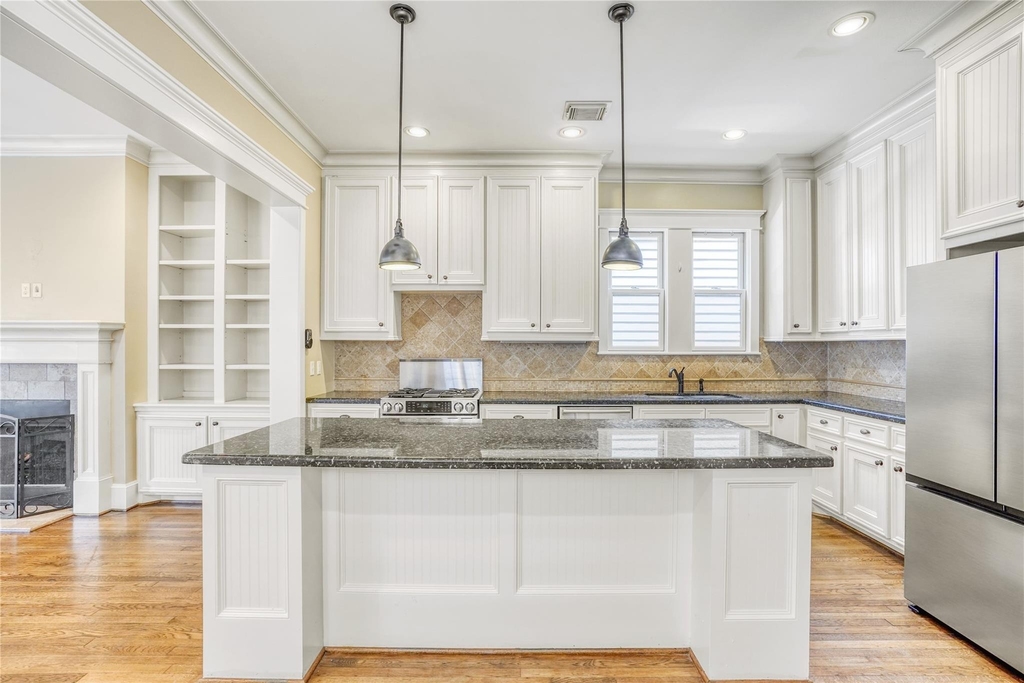 632 W 17th Street - Photo 6
