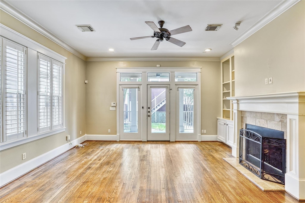 632 W 17th Street - Photo 2