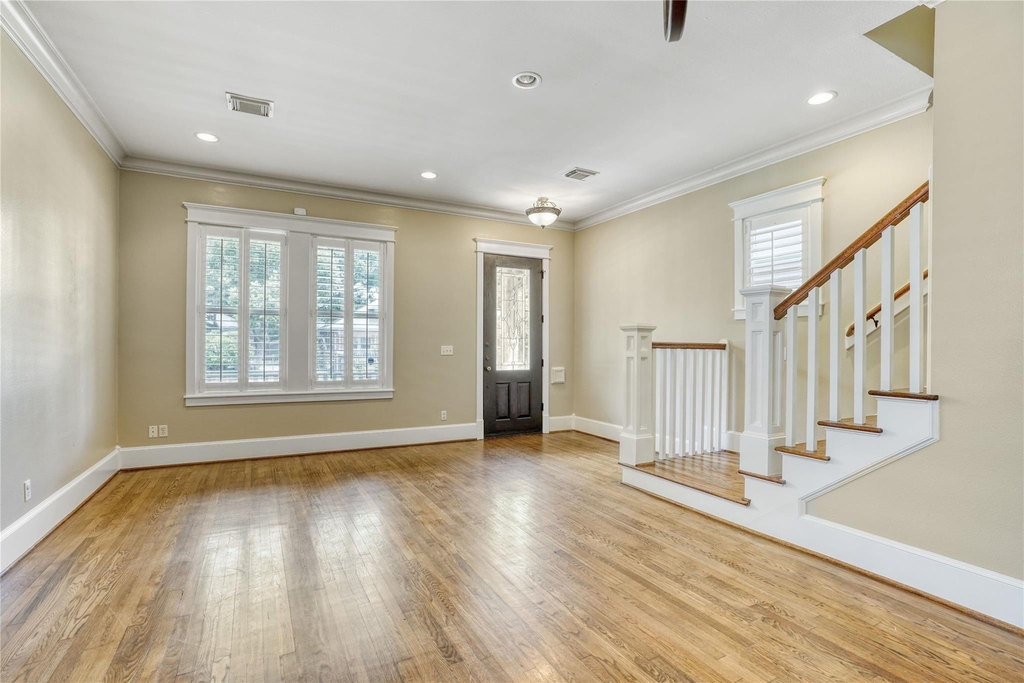 632 W 17th Street - Photo 8
