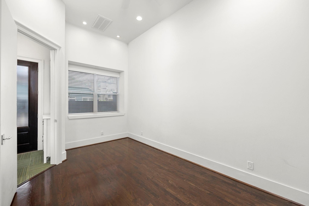 1808 Oakdale Street - Photo 5