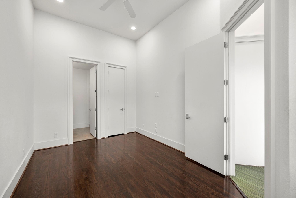 1808 Oakdale Street - Photo 4
