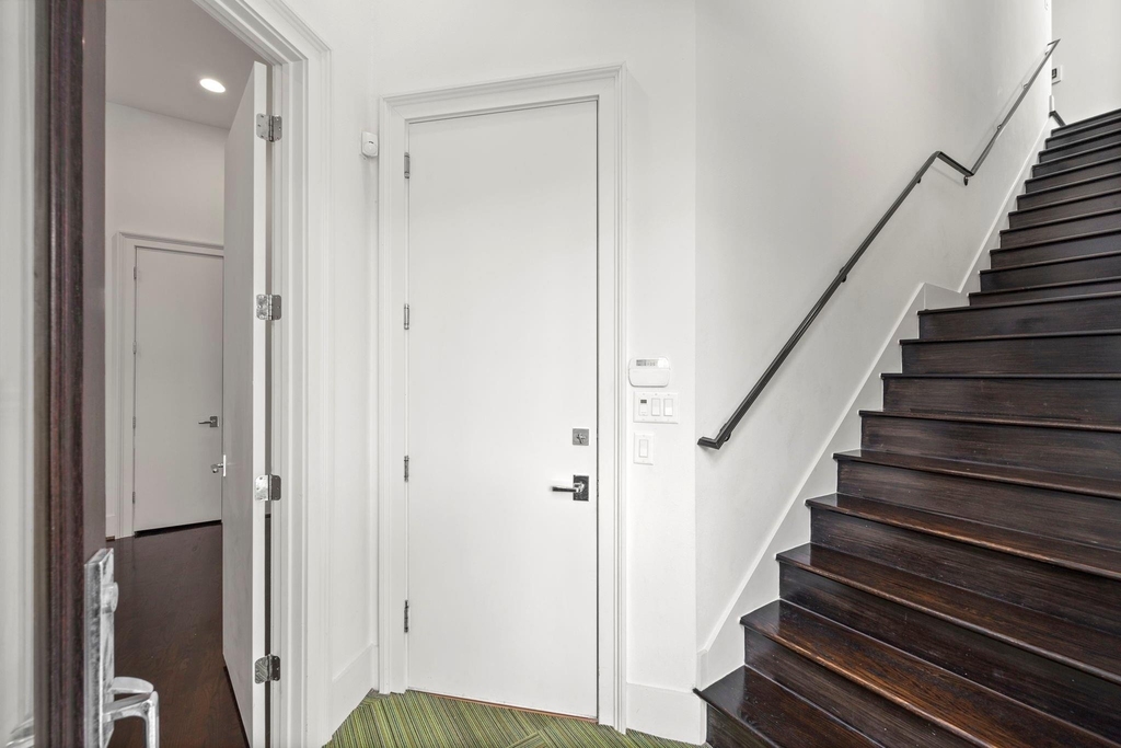 1808 Oakdale Street - Photo 2