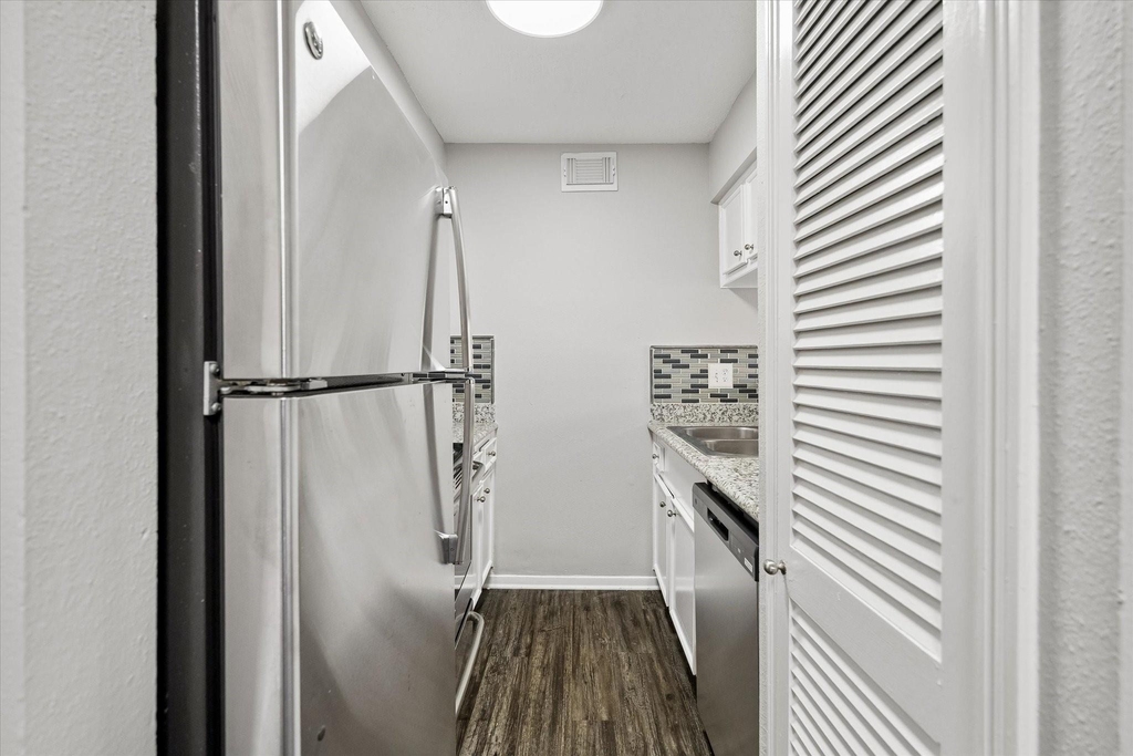 201 Emerson Street - Photo 4