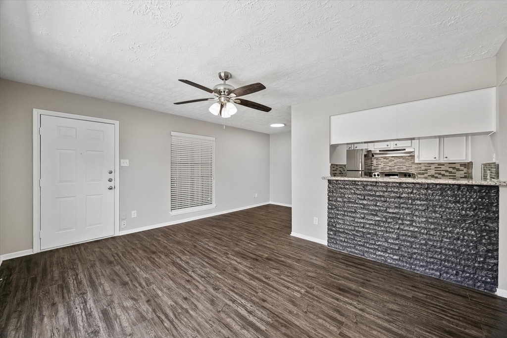 201 Emerson Street - Photo 3
