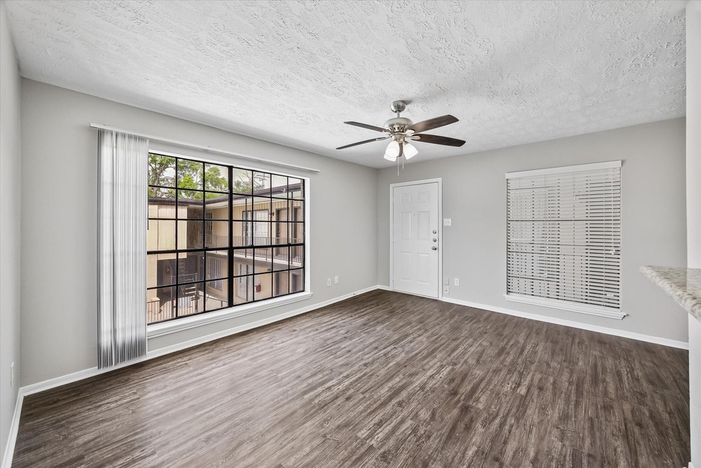 201 Emerson Street - Photo 2