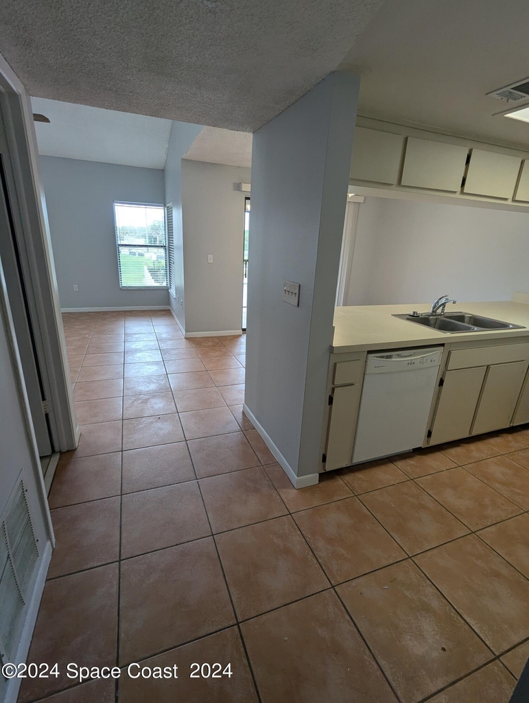 1051 Clearmont Street Ne - Photo 11