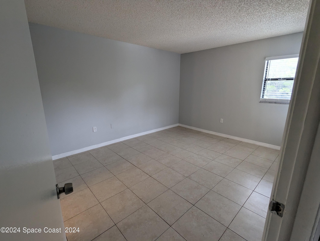 1051 Clearmont Street Ne - Photo 2
