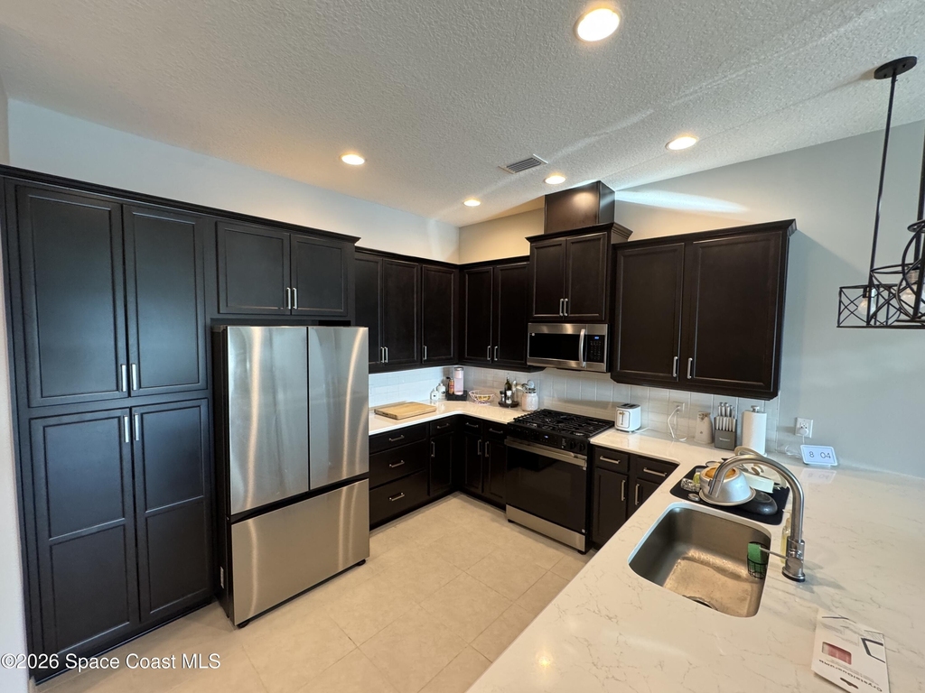 3010 Avalonia Drive - Photo 3