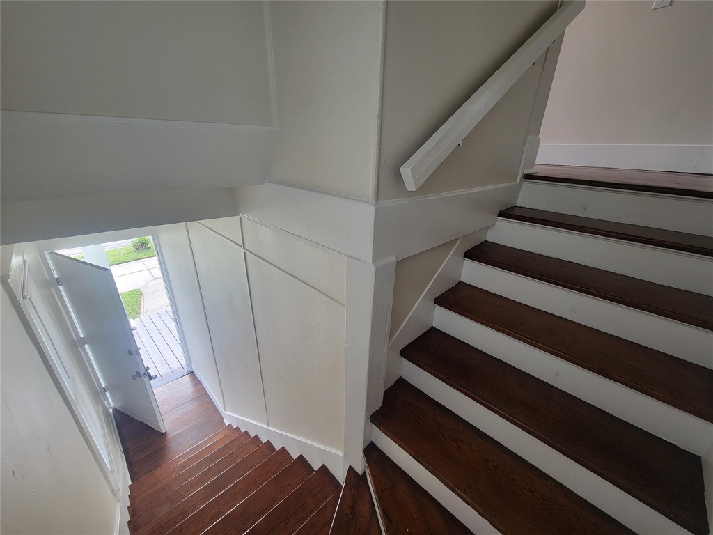 2221 35th Street - Photo 2