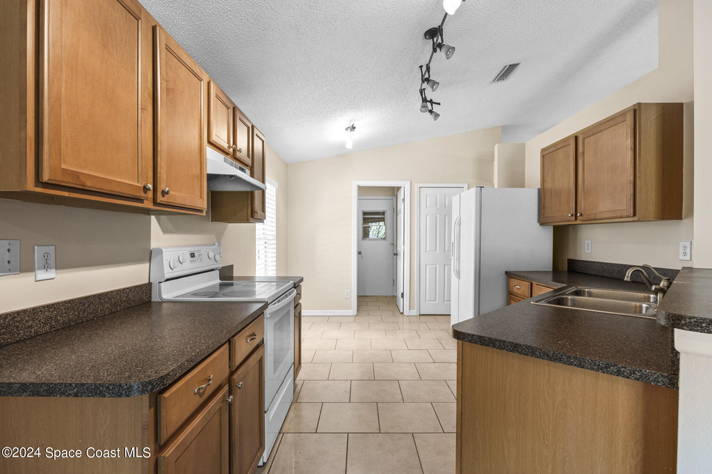 4800 Manchester Drive - Photo 9