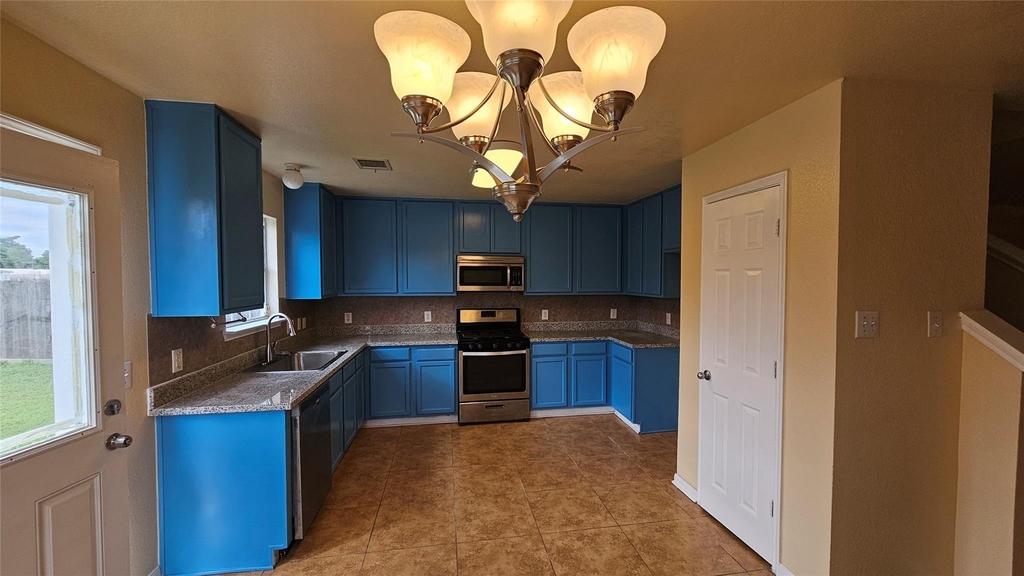 22135 Greengate Drive - Photo 2