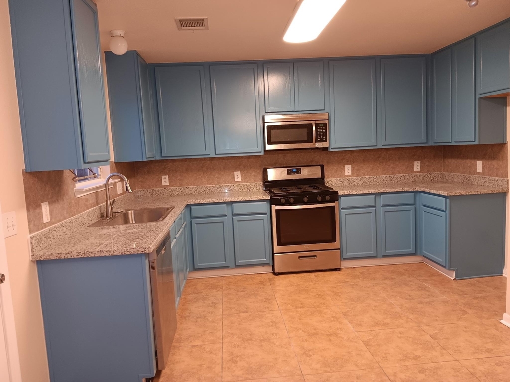 22135 Greengate Drive - Photo 3