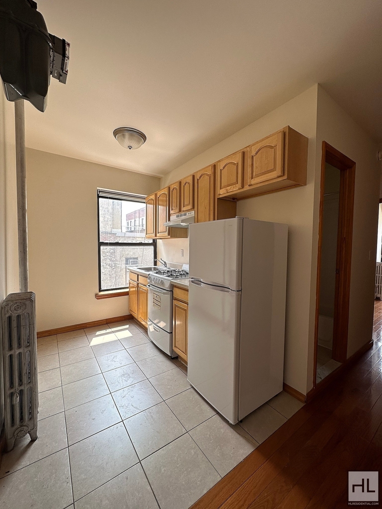East 14 Street - Photo 1