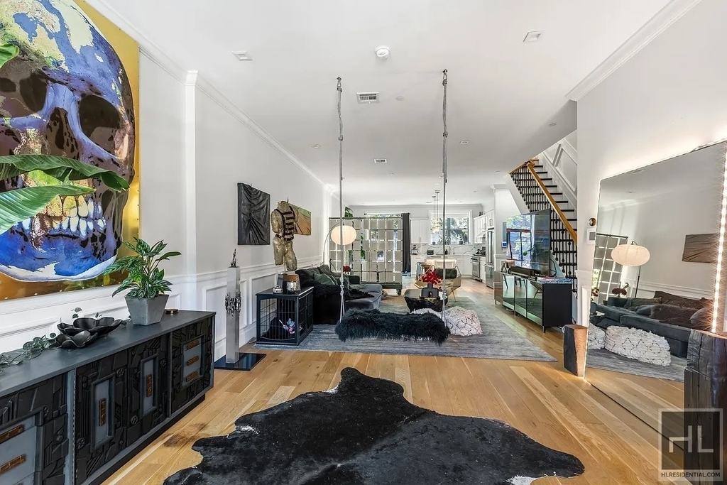 586 Quincy Street - Photo 6