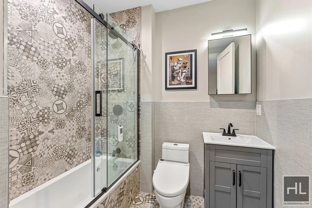 586 Quincy Street - Photo 11