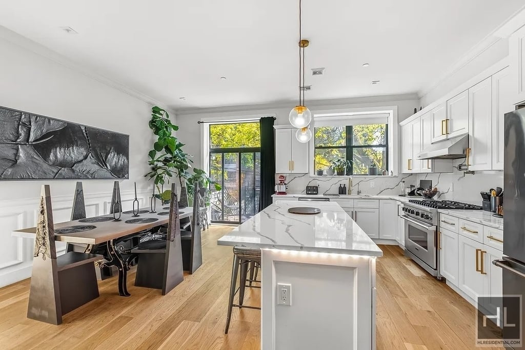 586 Quincy Street - Photo 1