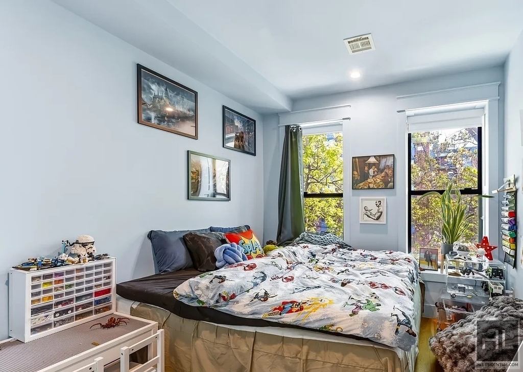 586 Quincy Street - Photo 10