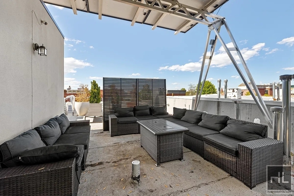 586 Quincy Street - Photo 16