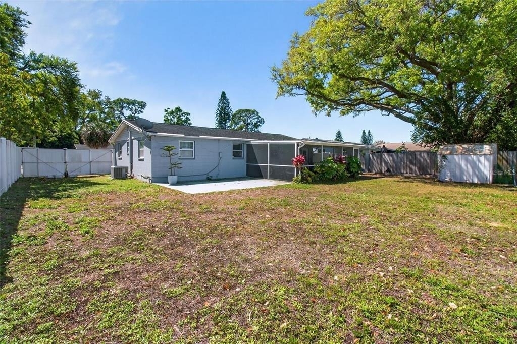5865 92nd Avenue N - Photo 21
