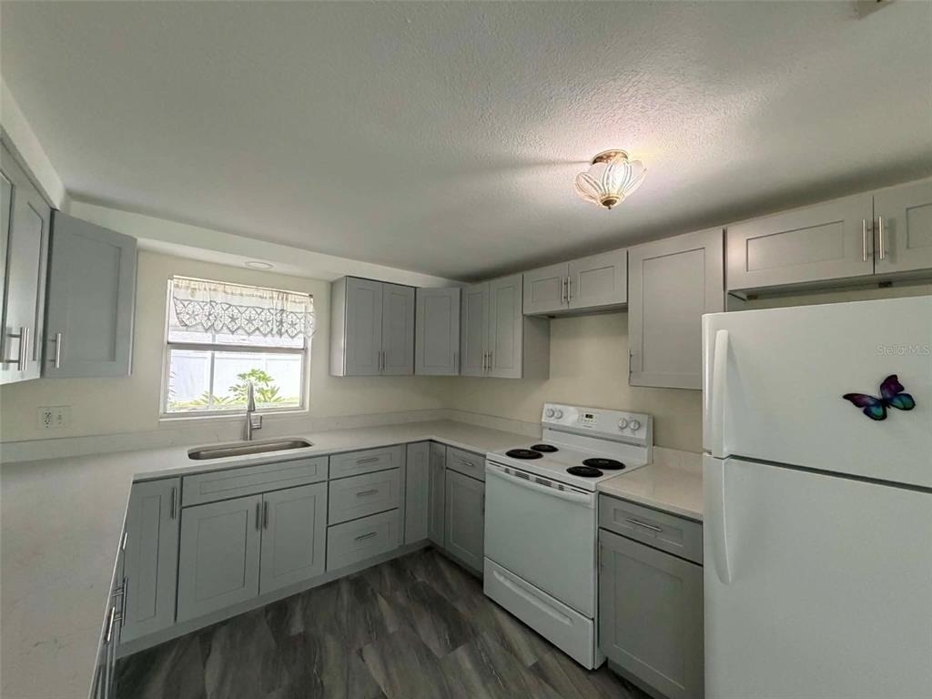 5865 92nd Avenue N - Photo 6