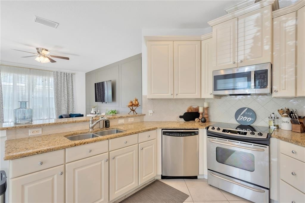 8307 Manor Club Circle - Photo 6