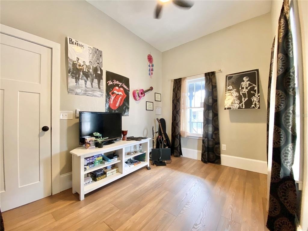 908 E 20th Avenue - Photo 2