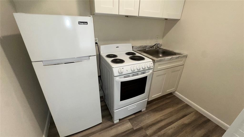 622 Royalty Court - Photo 4