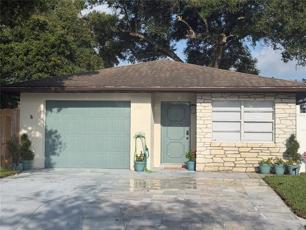 536 Hibiscus Way - Photo 0