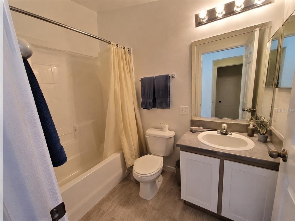944 Lockbreeze Drive - Photo 2
