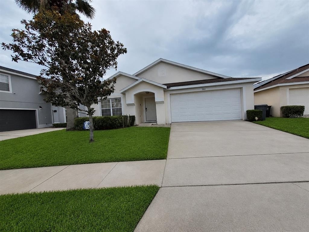 944 Lockbreeze Drive - Photo 0