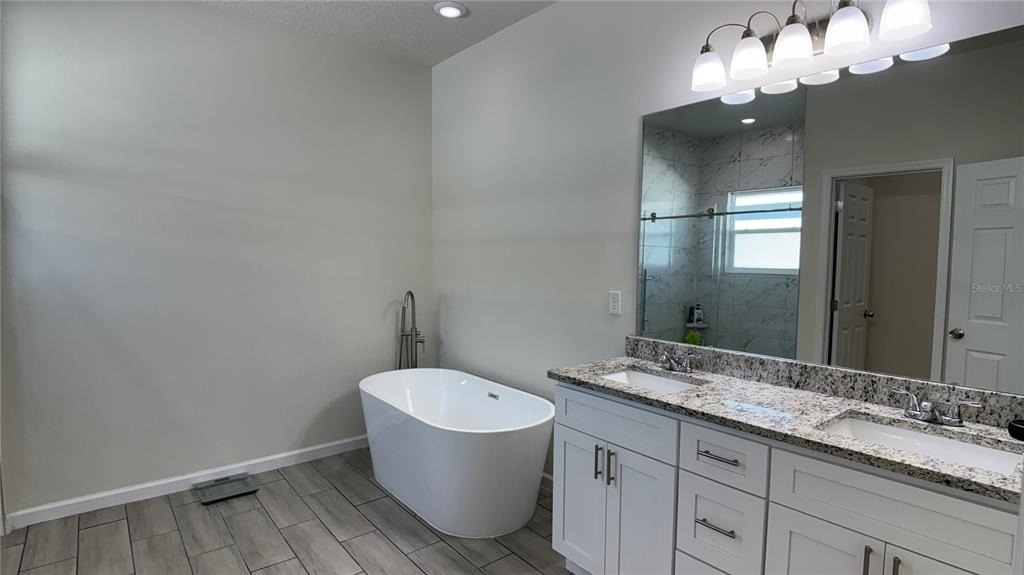 2129 Hibiscus Place - Photo 14