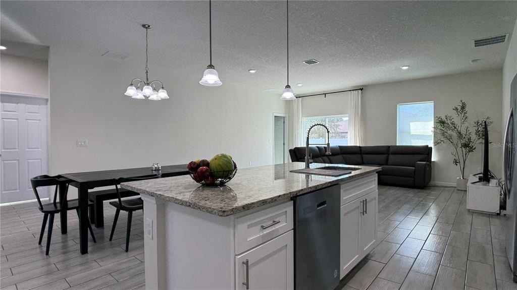 2129 Hibiscus Place - Photo 6