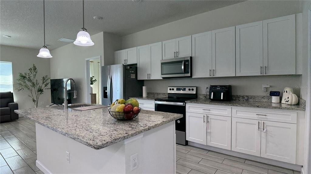 2129 Hibiscus Place - Photo 2