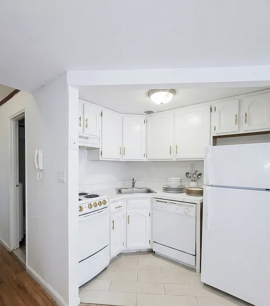 40 East 12th Street - Photo 4