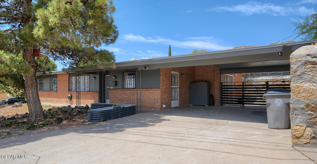 2927 Harrison Avenue - Photo 2