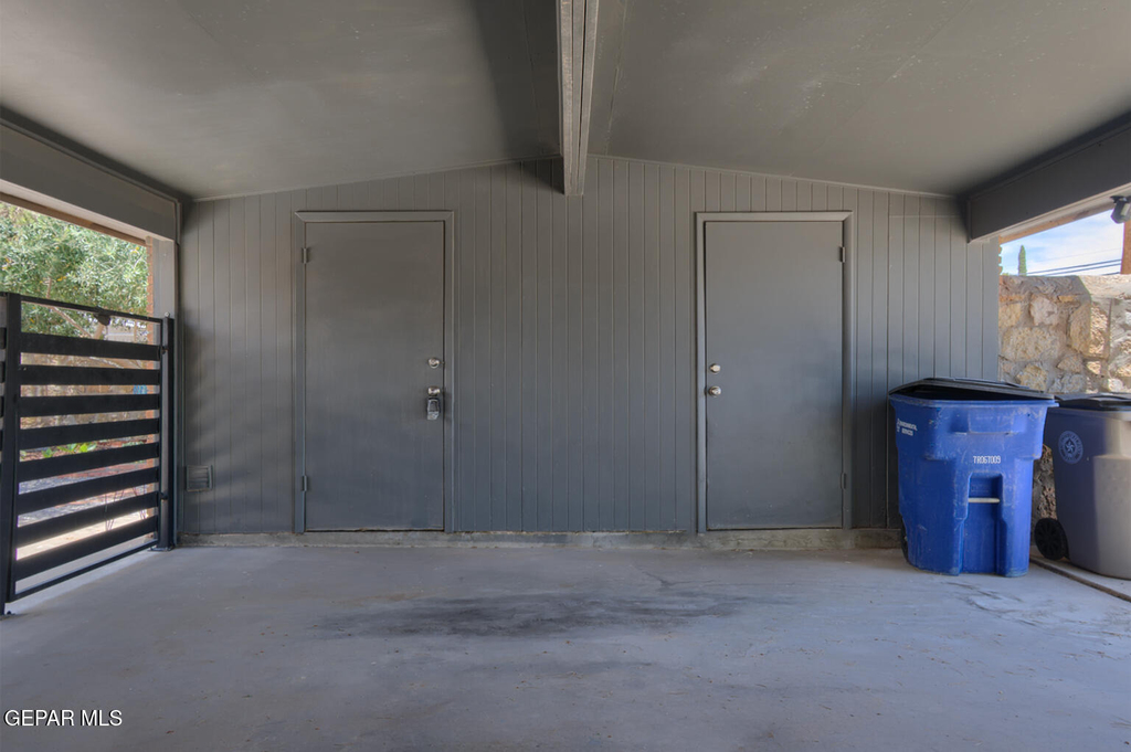2927 Harrison Avenue - Photo 33