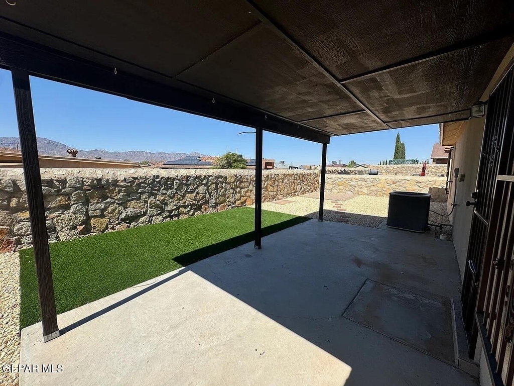 10041 Paloma Drive - Photo 6