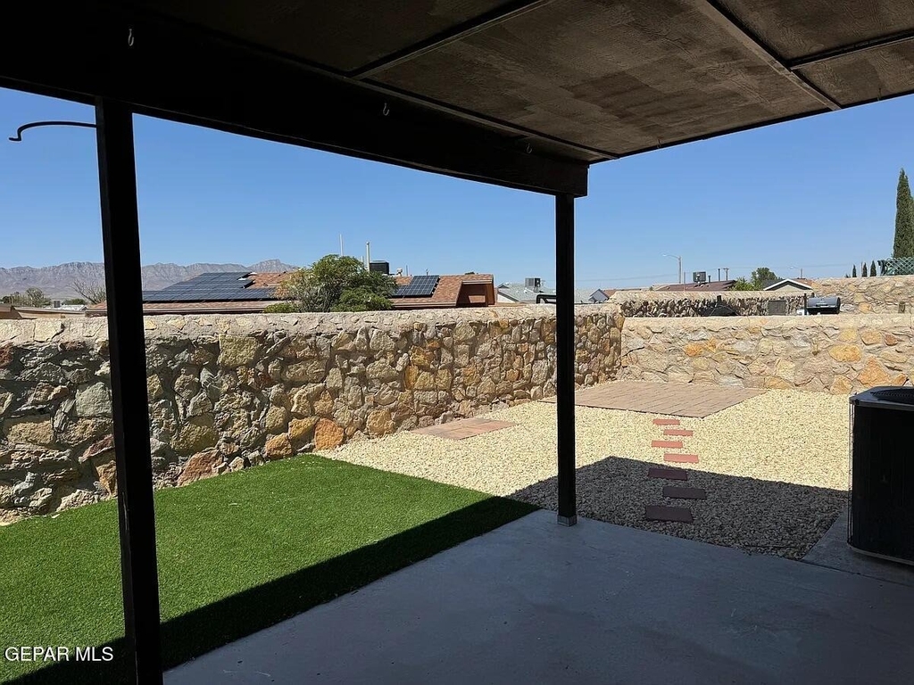 10041 Paloma Drive - Photo 3