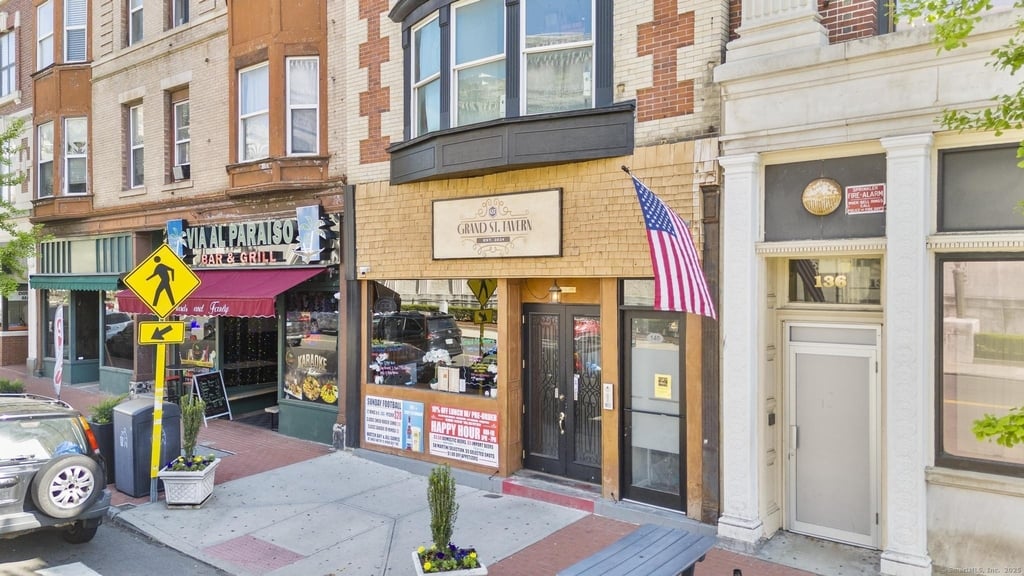 140 Grand Street - Photo 8