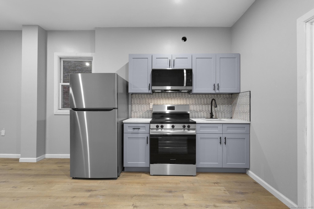 140 Grand Street - Photo 2