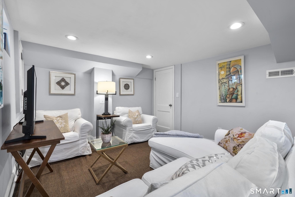 111 Judd Street - Photo 18