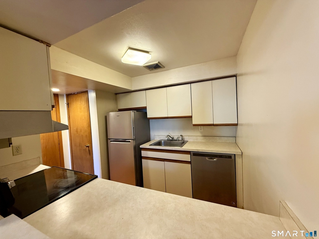 105 Tremont Avenue - Photo 4