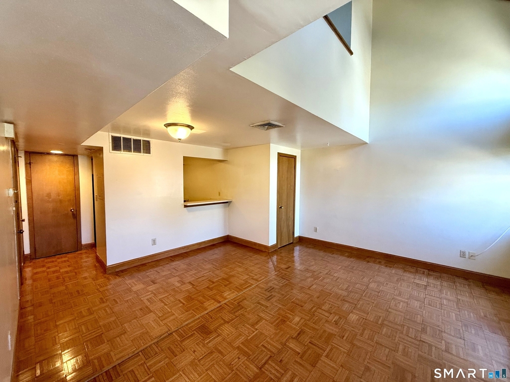 105 Tremont Avenue - Photo 2