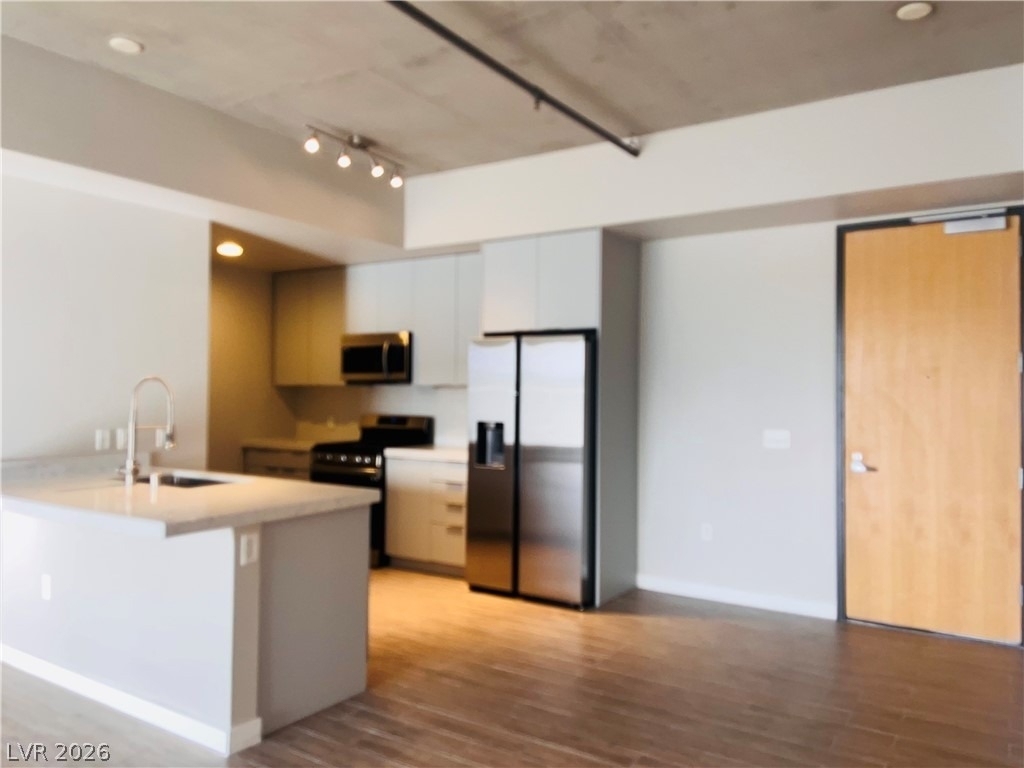 353 E Bonneville Avenue - Photo 4