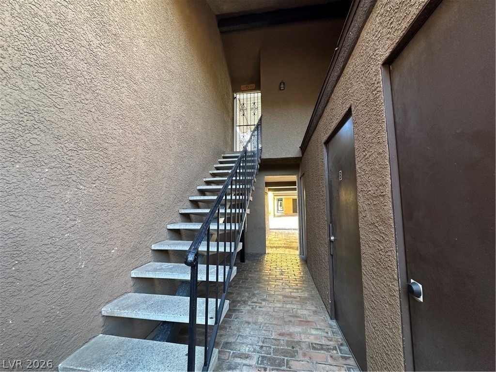 1467 Hialeah Drive - Photo 3